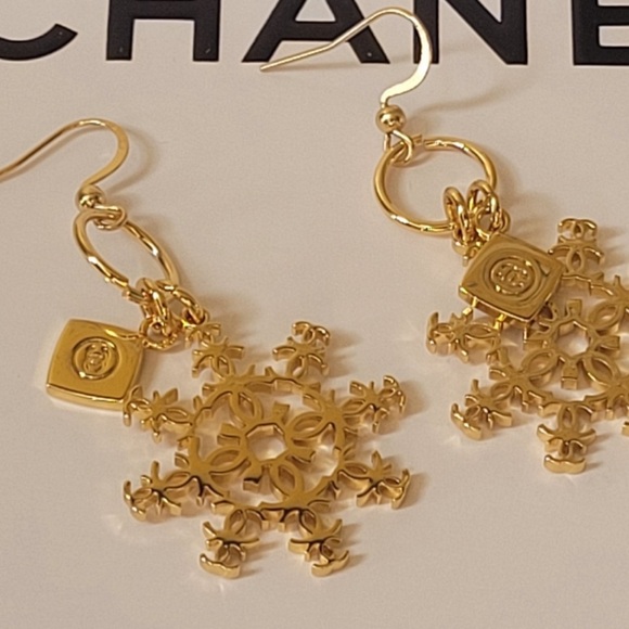 Chanel - Picture 3 of 11